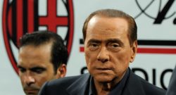 Berlusconi, closing rinviato di 6 mesi e altri 100 milioni dai cinesi: la strategia del Presidente