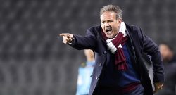 L'incredibile reazione di Mihajlović: manda in frantumi un pannello e ferisce uno steward [VIDEO]