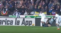 Il bruttissimo fallo da espulsione non sanzionato di de Paul su De Sciglio [VIDEO]