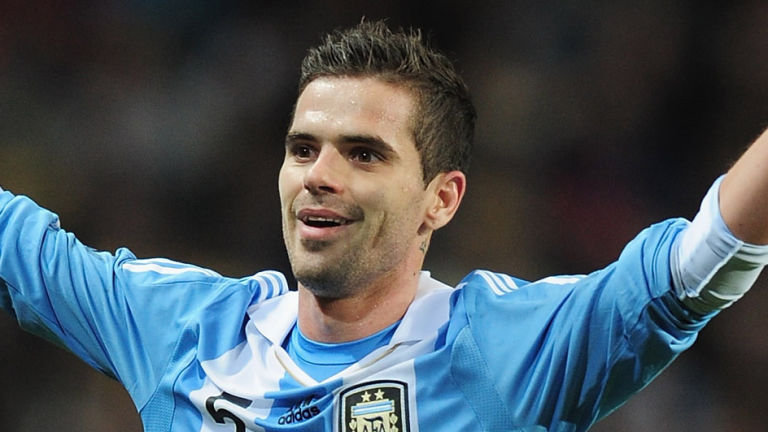 fernando-gago-argentina-sweden_3117176