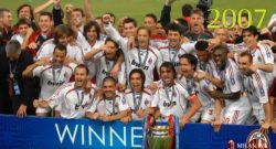 Vent'anni di trionfi rossoneri scanditi dalla voce di Riccardo Cucchi, alla sua ultima radiocronaca [VIDEO]