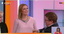 Che raptus del presentatore: alza la camicetta della showgirl in diretta [VIDEO]
