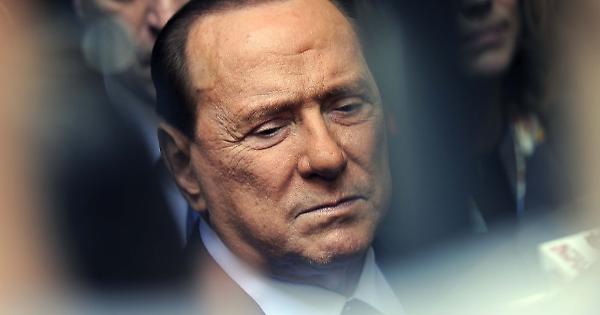 Incidente per Silvio Berlusconi: ricoverato in ospedale, ecco le sue condizioni