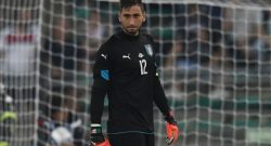 Donnarumma contestato agli europei Under 21: striscione polemico e lancio di dollari finti, i dettagli [FOTO]
