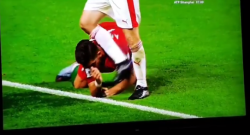 [SN] - VIDEO – Bruttissimo gesto di Lichtsteiner: calpesta la mano di André Silva!