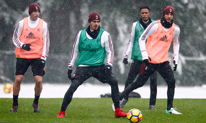 Milan, oggi la rifinitura anti-Lazio. Ballottaggio Kalinic-Cutrone