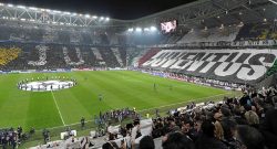 La Juve vince e lo Stadium canta: "Vesuvio lavali col fuoco". La reazione di Donnarumma