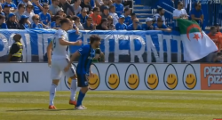 VIDEO / Ibra ‘show’, rosso diretto: riceve un pestone, si vendica con uno schiaffone