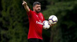Sky - Milan, confermato il 4-3-3 anche contro la Roma. Possibile esordio dal primo minuto di Caldara e Laxalt
