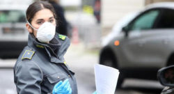 Coronavirus, chi mente sull'autocertificazione rischia dodici anni di carcere: «È reato contro la salute pubblica»